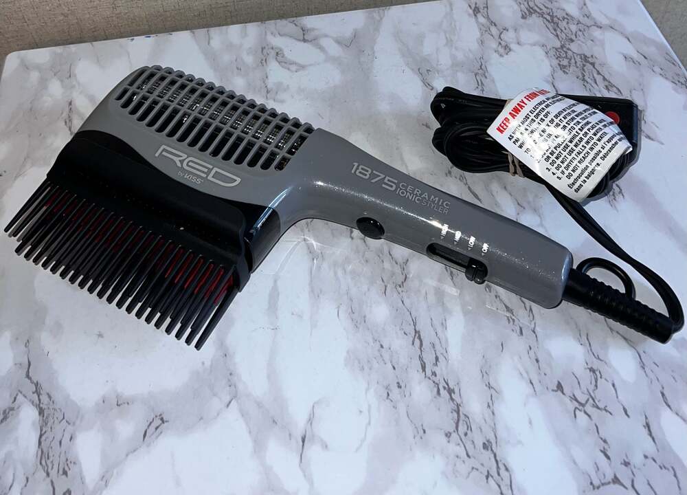 Red by Kiss 1875 Ceramic Ionic Styler Blow Dryer with Detangler Pik